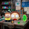 KIT MORTY Y COMPLEMENTOS KR - BZ_1 Kit Aventuras Realidades Alternas - Peluches, Yarda, Vela y Cristal