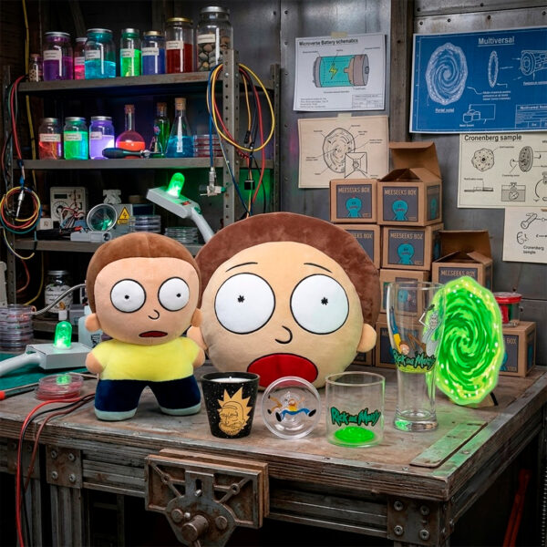 KIT MORTY Y COMPLEMENTOS KR - BZ_1 Kit Aventuras Realidades Alternas - Peluches, Yarda, Vela y Cristal